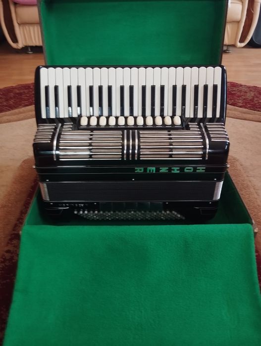 Продається легендарний акордеон Hohner Morino 4n