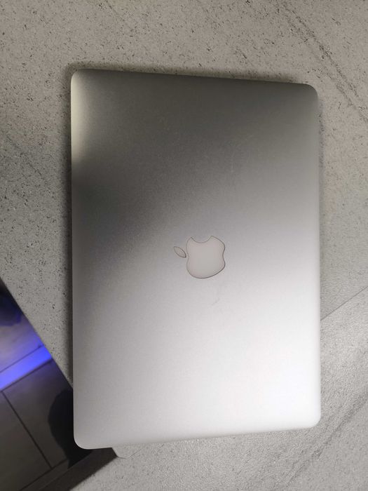 Laptop Apple Macbook Air 13 i5 / 4GB / 120 SSD