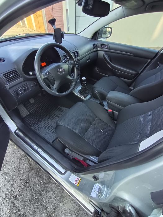 Toyota Avensis kombi T25 2.0 D-4D 2008r