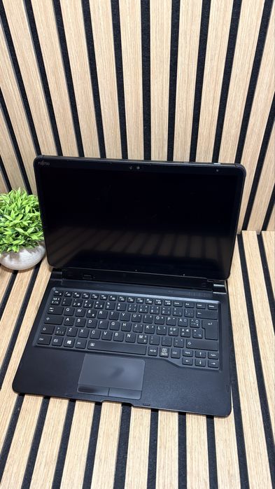 Продам Планшет 2-в-1 Fujitsu Intel Core i5-1135G7