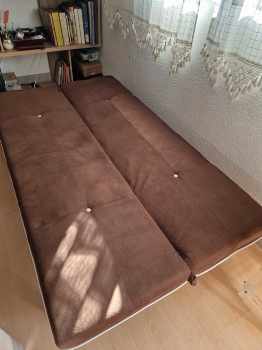 Sofá rebatível em bom estado