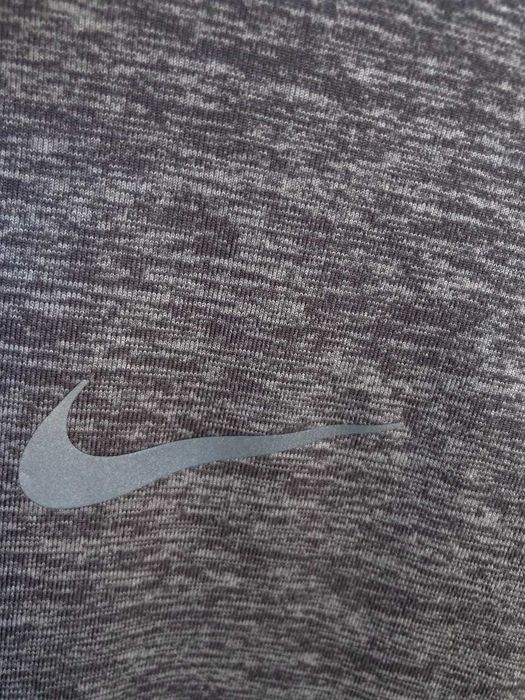 Жіночі сірі спортивні лосини nike