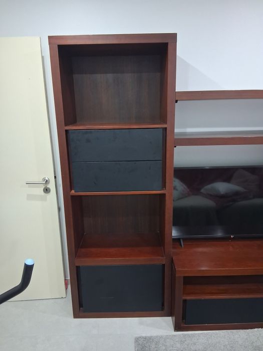 Estante de sala em bom estado