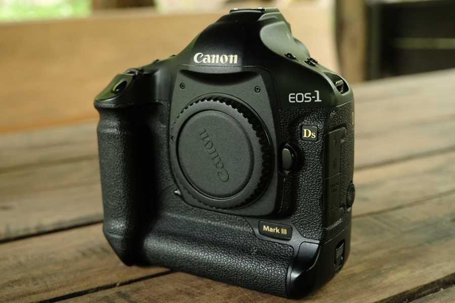 Canon 1dsIII body
