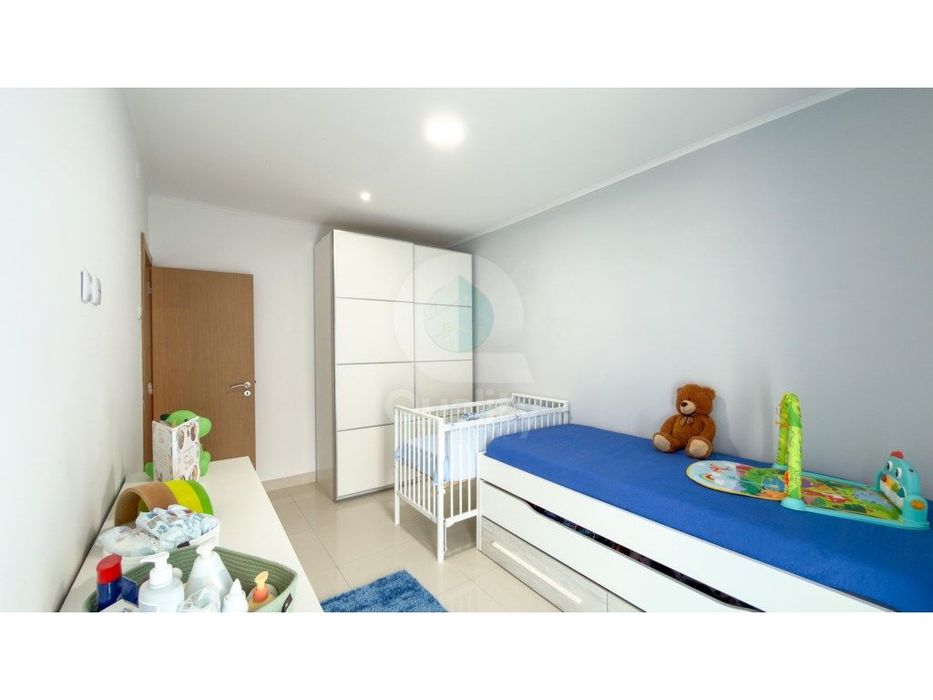 Apartamento T3 convertido em T2 na Verderena
