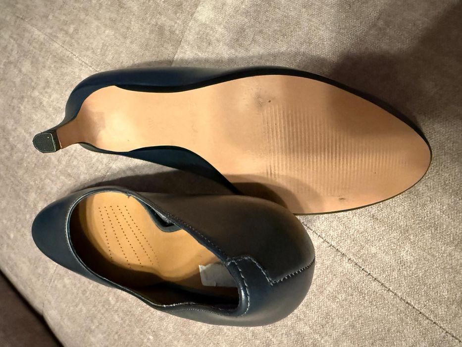 Czółenka Clarks skórzane granatowe nowe 39
