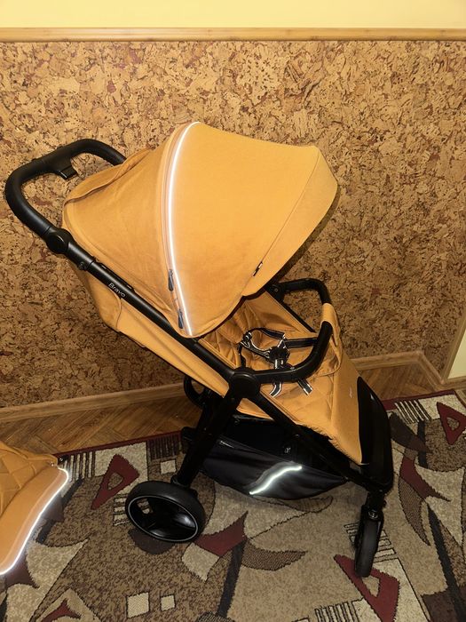 Коляска прогулянкова Carrello Bravo + подарунки