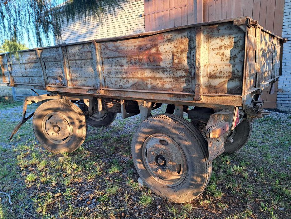 Przyczepa rolnicza wywrotka, na boki, dwa siłowniki, 4x2x0,5 m, Autosan,