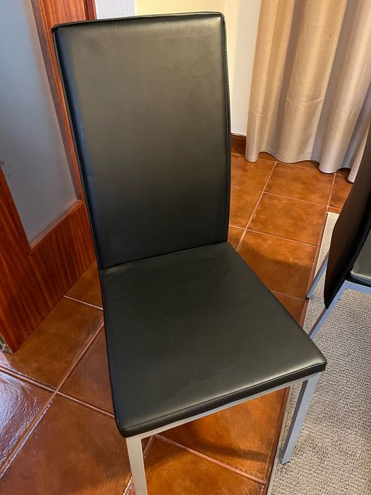 Extendable dining table with 4 chairs64740299755139122