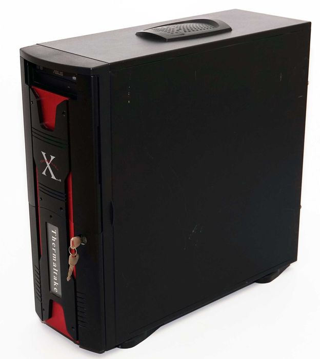 Комп'ютер для ігор та роботи (системний блок закривається на ключ)