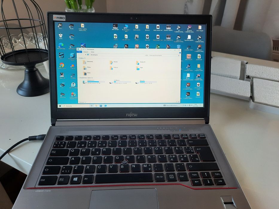 Fujitsu  lifebook E744 BN