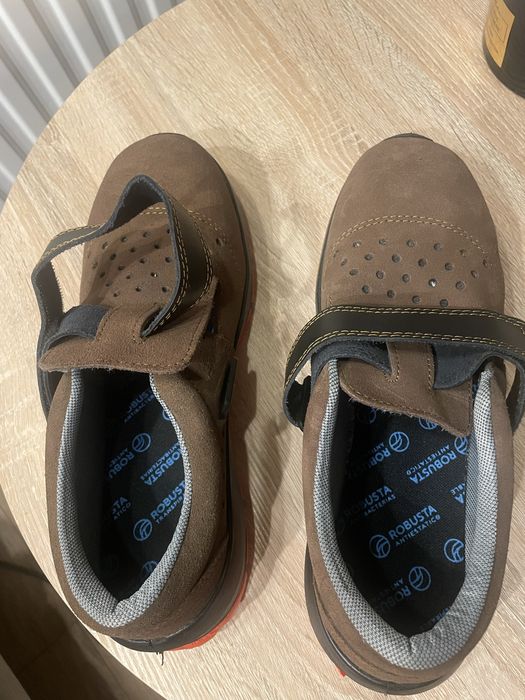 Nowe Buty robocze z blachom rozm 43