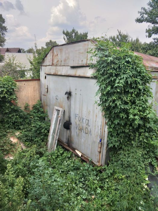 гараж металический- домик на дачю