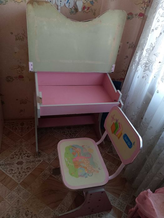 Шкільна парта зростаюча