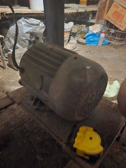 Станок стругальний комбінований з циркулярною пилаю