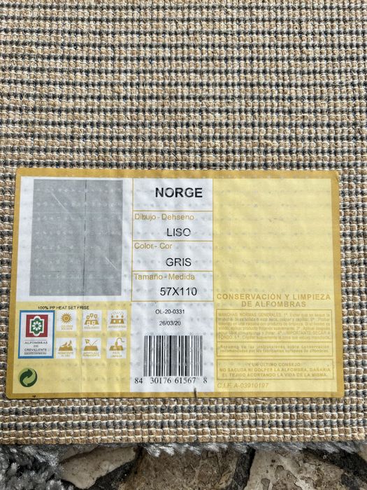 2 tapetes pequenos cinzentos