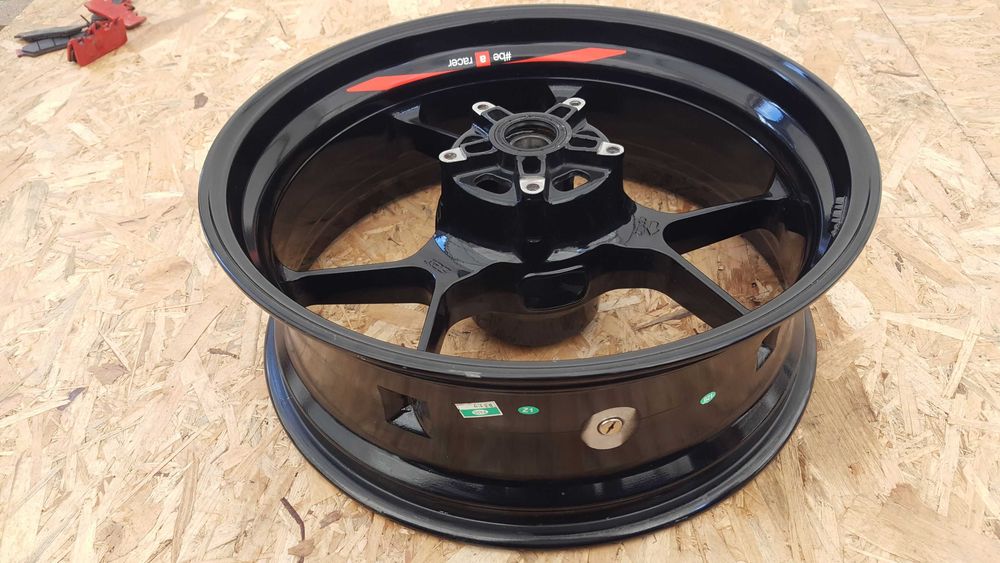 Felga Kolo Shiver 900 Aprilia  tyl super stan TYLNA jak NOWA 2017-