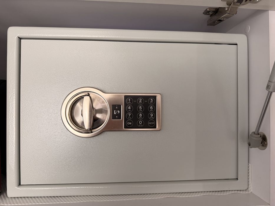 Sejf S1 Arsenal 30 biały - jak NOWY.