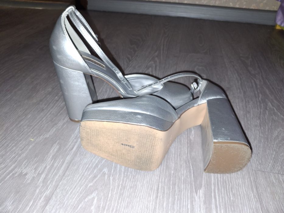 Жіночі туфлі. 25 см. PRIMARK