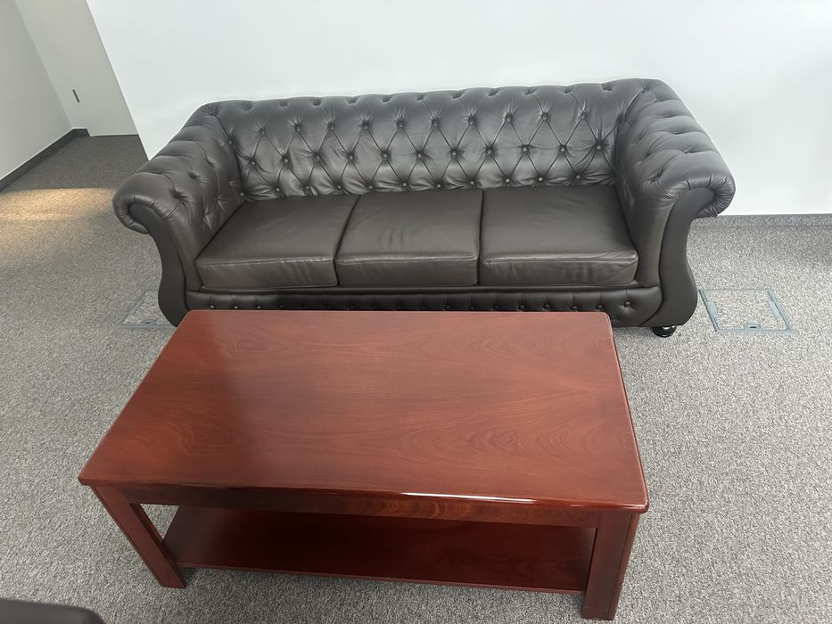 Sprzedam zestaw mebli biurowych.