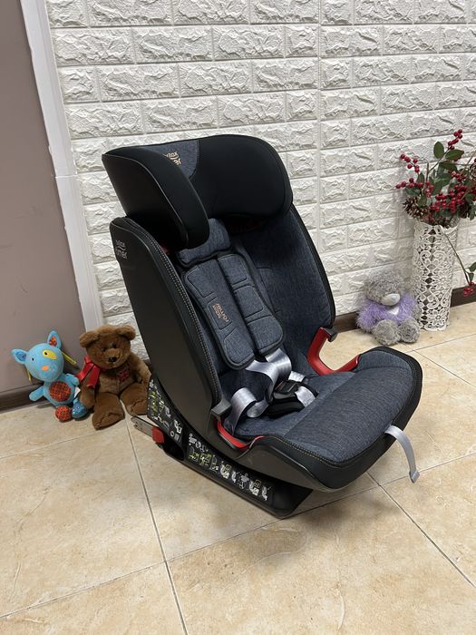Автокрісло Britax Romer ADVANSAFIX IV M Група 1/2/3 (9-36кг) брітакс