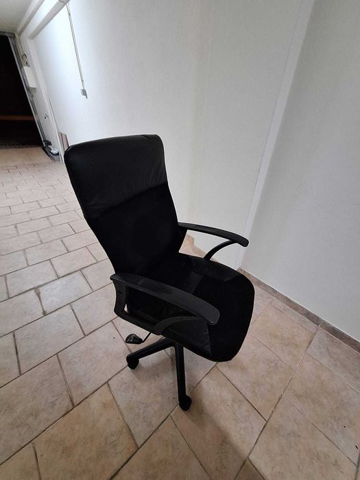 Eleve o seu conforto com uma Cadeira de Escritório impecável!