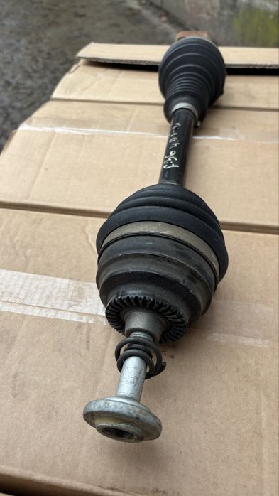 Передня ліва піввісь бмв F30 F32 F36 b58 дивгун