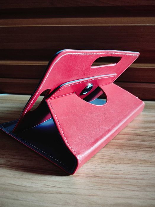 Універсальний чохол для планшету до 9 дюймів.