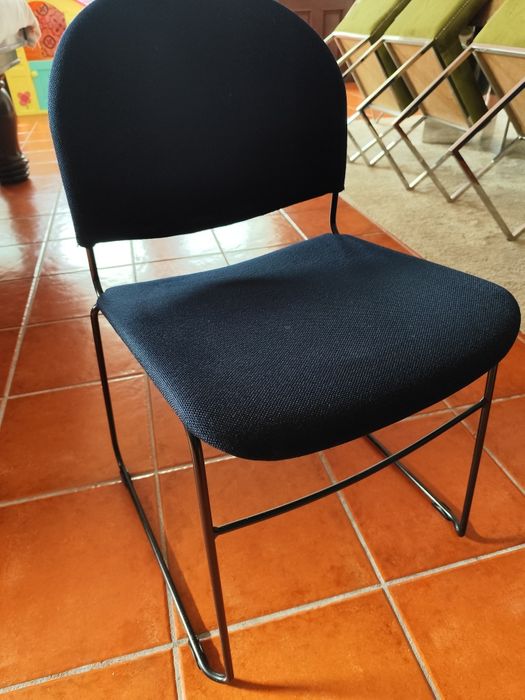 Cadeira escritório em tecido azul escuro