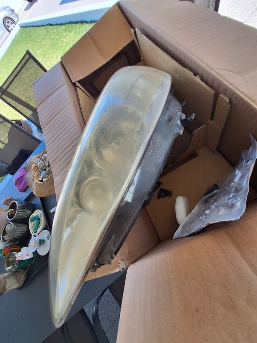 Faróis para PEUGEOT 308 SW de 2009 a 2011