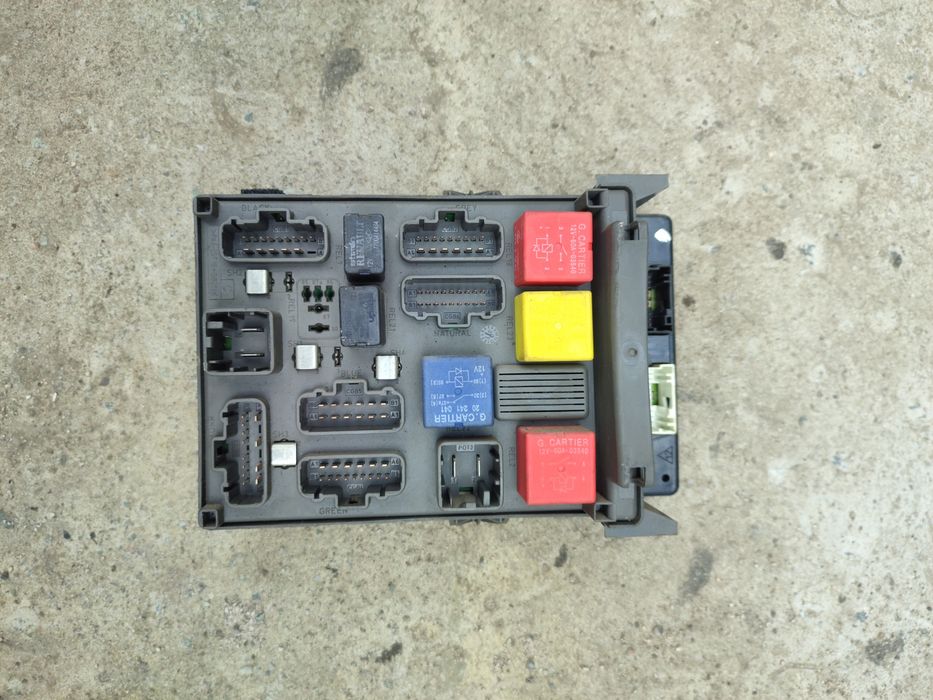 Продам блок BSI предохранителей на renault laguna 2