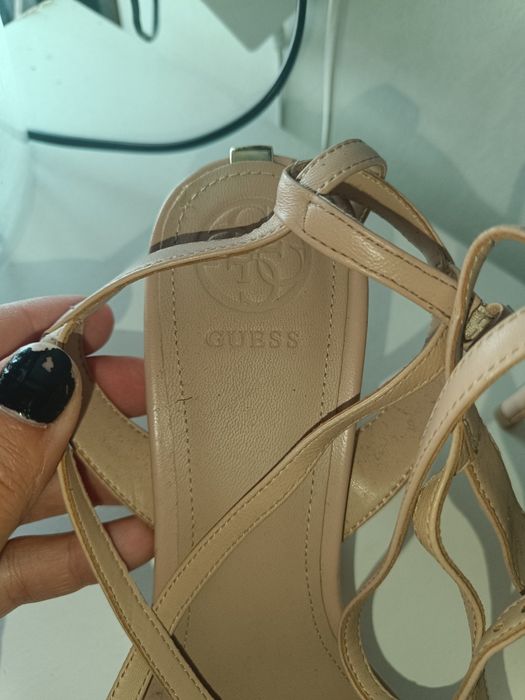 Sandálias elegantes Guess