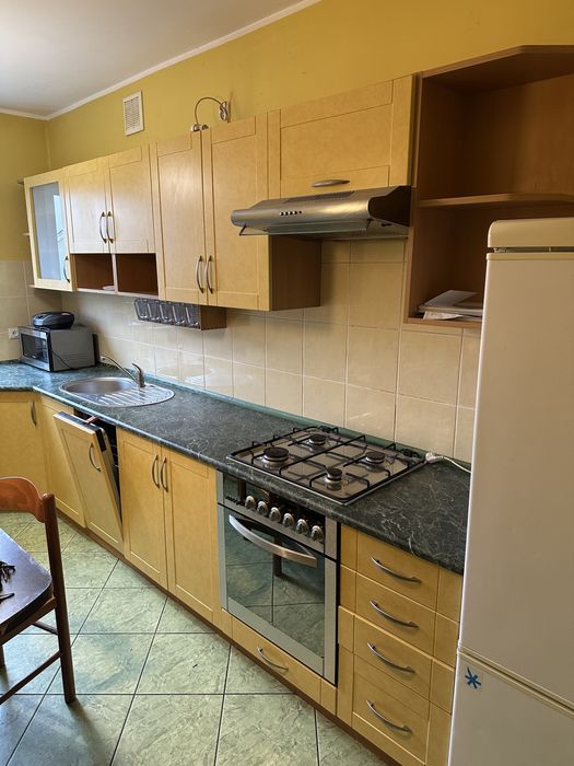 Kuchnia w bardzo dobrym stanie i zdenontowana czeka na ciebie