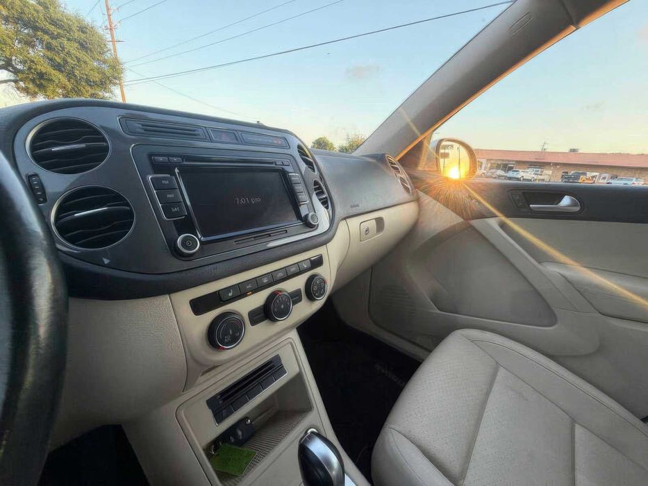 Volkswagen Tiguan R-Line      2015