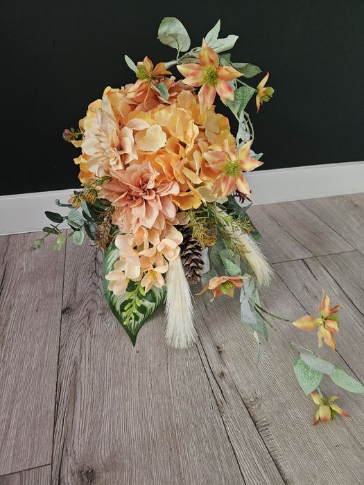 Komplet kompozycji nagrobnych. Zestaw funeralny. Komplet na pomnik