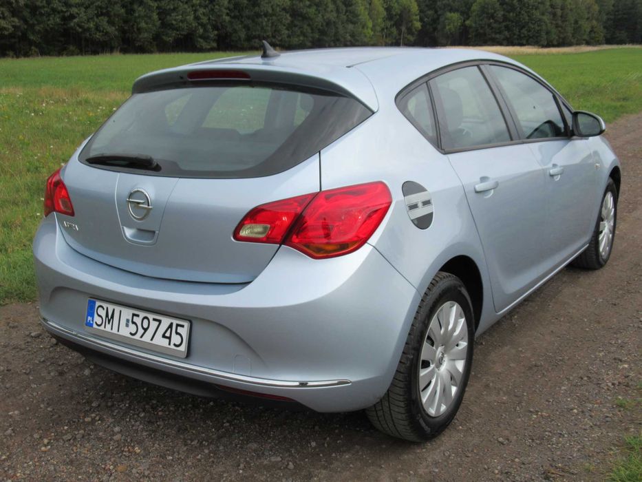 2015r//1.4 Benzyna//5 Biegów//Klimatronik//2 Kpl. Kół