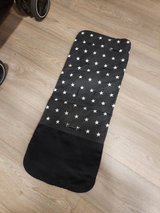 Коляска Qbit+. Отличное состояние. Матрасик, дождевик, сумка