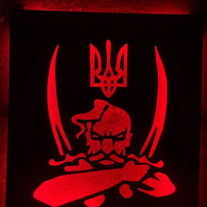 Картина "Кіт, Миша і Шахи" з дерева і підсвіткою на пульту