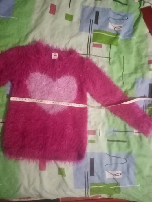 Светрики по 5 - 25 грн,