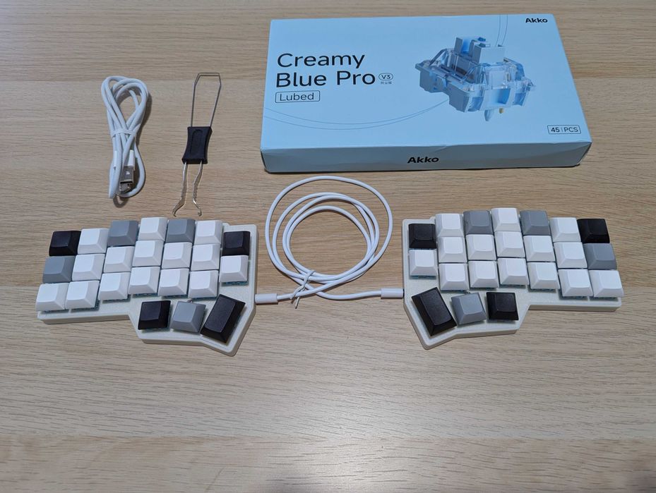 Kompletna klawiatura mechaniczna split Corne V4 Biała HotSwap RGB NOWA