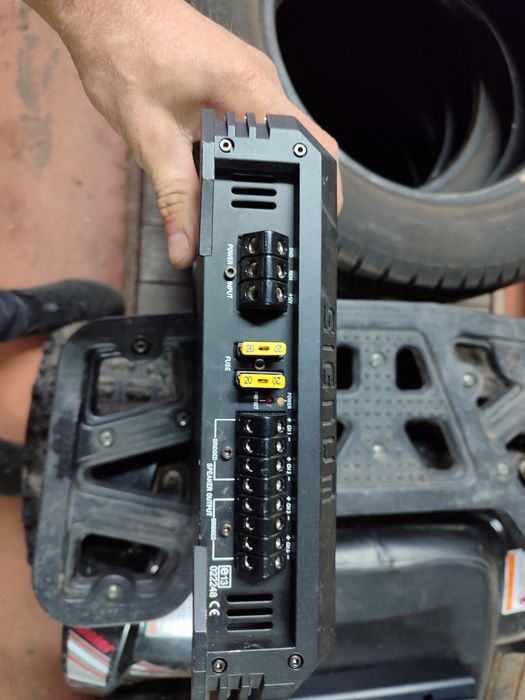 Продам два усилителя автомобильних