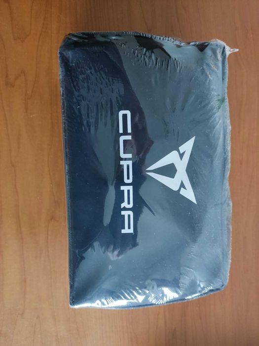 Kit segurança Cupra (Colete + Triângulo + kit primeiros socorros)