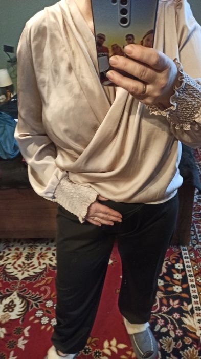 Satynowa beżowa bluzka L