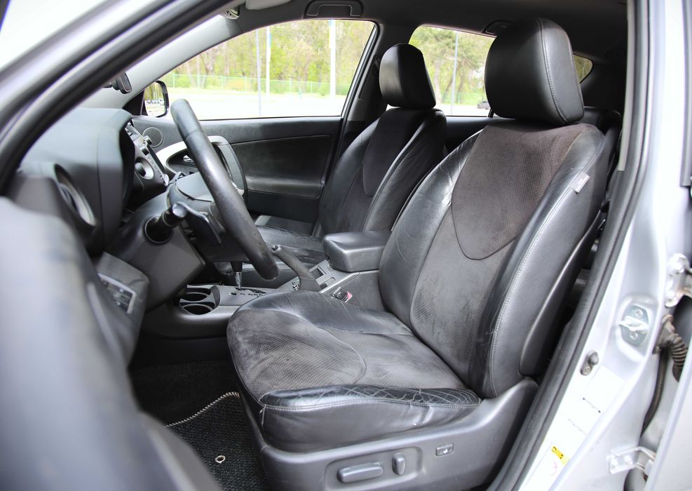 Продам Toyota Rav 4