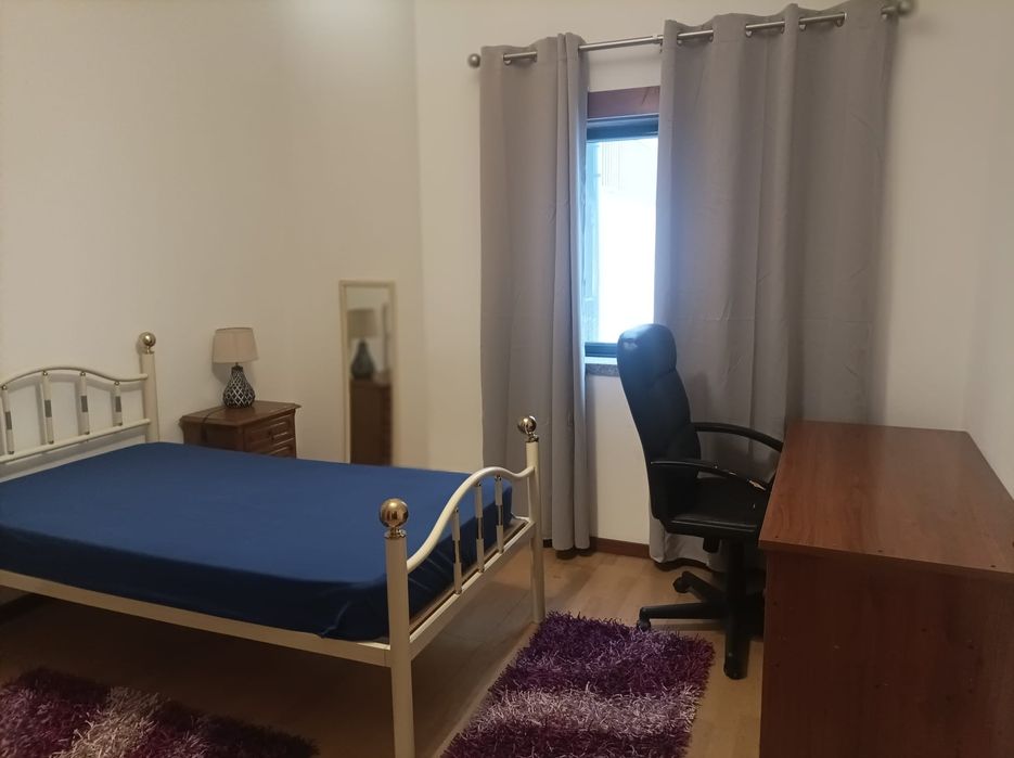 Aluguer de quarto feminino c/WC privativa (suite))