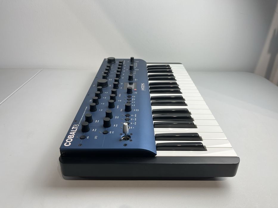 Sintetizador Modal Cobalt 8