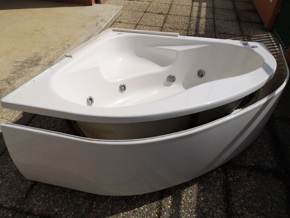 Banheira de hidromassagem de canto