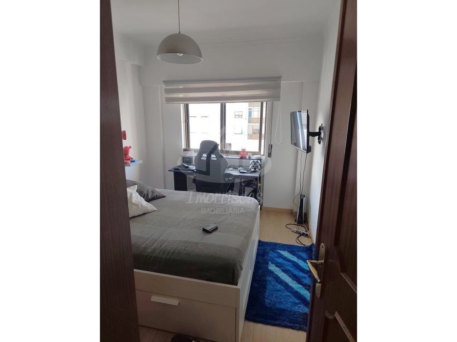 Apartamento T2 luminoso com varanda em Odivelas
