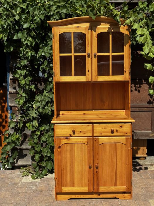 Piękny drewniany kredens w stylu rustykalnym 85×44×190 cm – lakierowane  drewno ,ponadczasowy