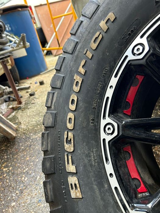 Pneus 37/12.5/17 BF GOODRICH MUD TERRAIN C/ Jantes Novas